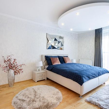Beautiful Three Bedrooms Apartment With Free Parking Close To The Danube Coast 부다페스트 외부 사진