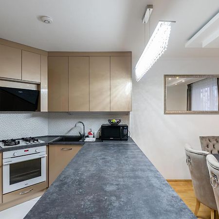 Beautiful Three Bedrooms Apartment With Free Parking Close To The Danube Coast 부다페스트 외부 사진