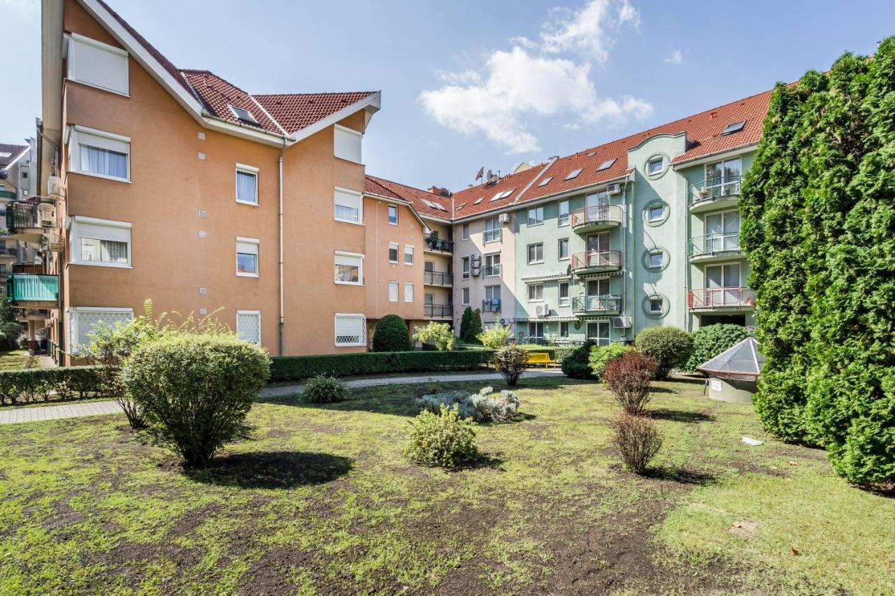 Beautiful Three Bedrooms Apartment With Free Parking Close To The Danube Coast 부다페스트 외부 사진