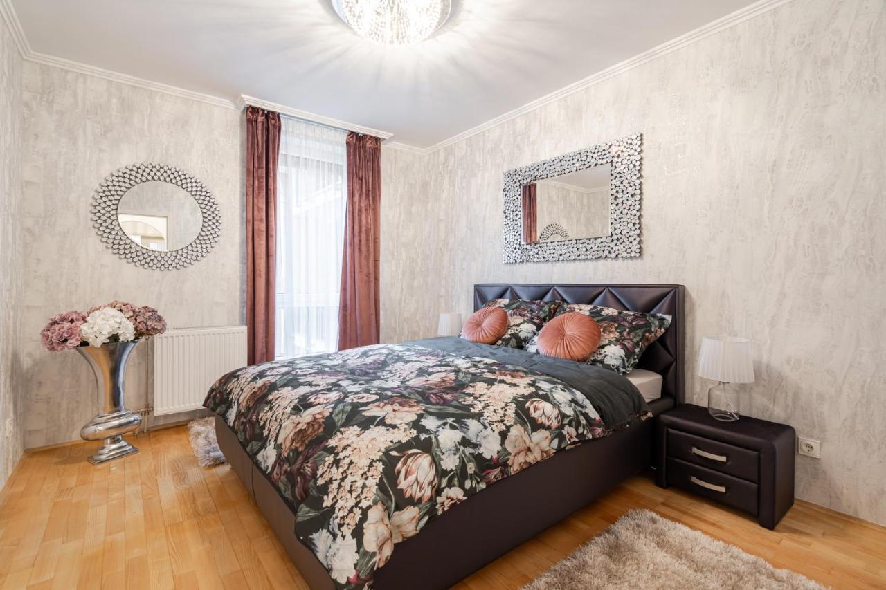Beautiful Three Bedrooms Apartment With Free Parking Close To The Danube Coast 부다페스트 외부 사진