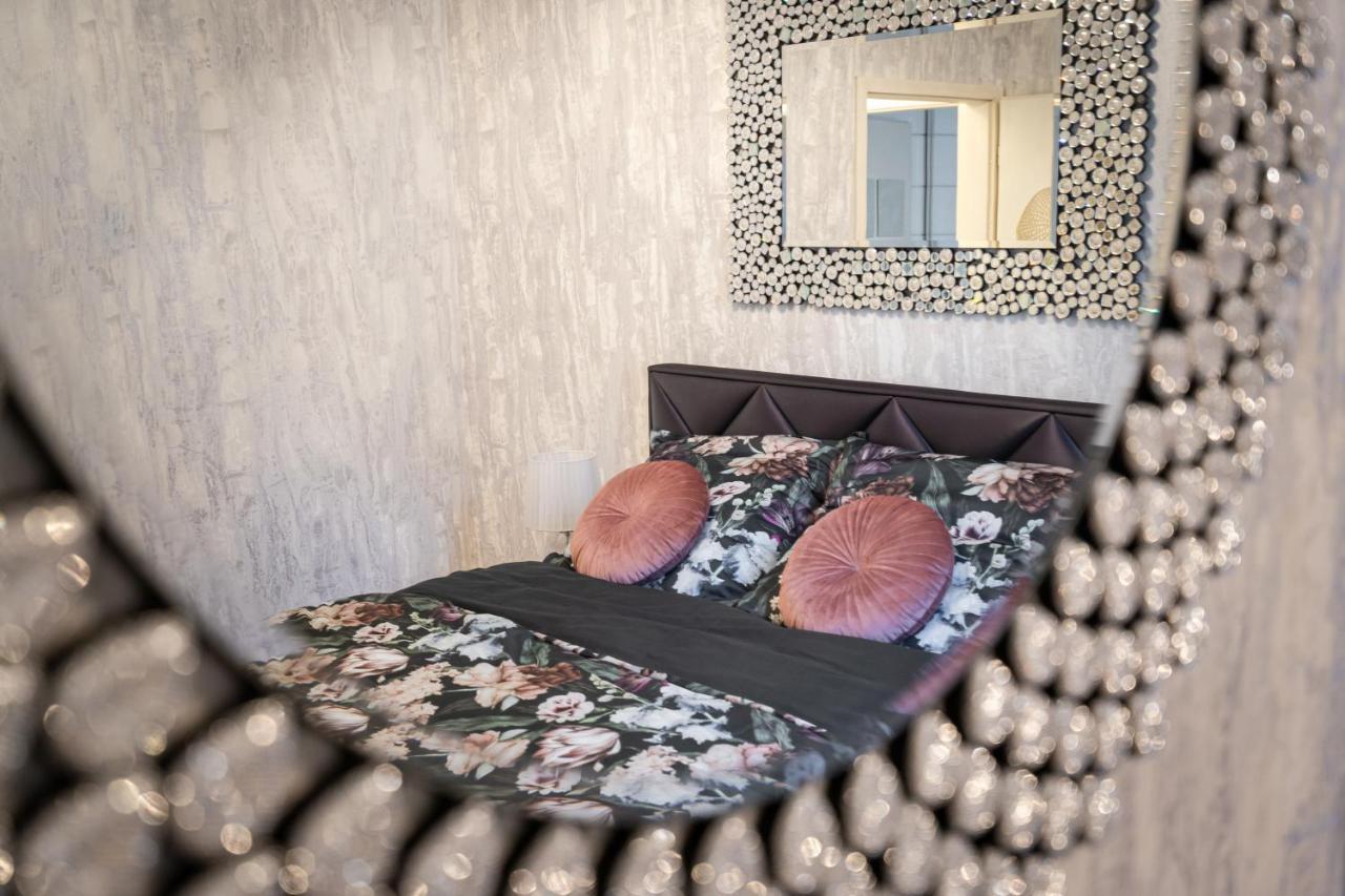 Beautiful Three Bedrooms Apartment With Free Parking Close To The Danube Coast 부다페스트 외부 사진