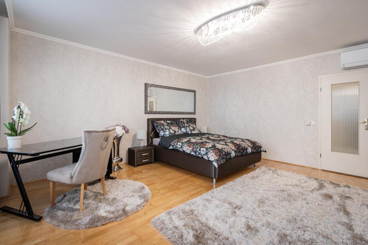 Beautiful Three Bedrooms Apartment With Free Parking Close To The Danube Coast 부다페스트 외부 사진