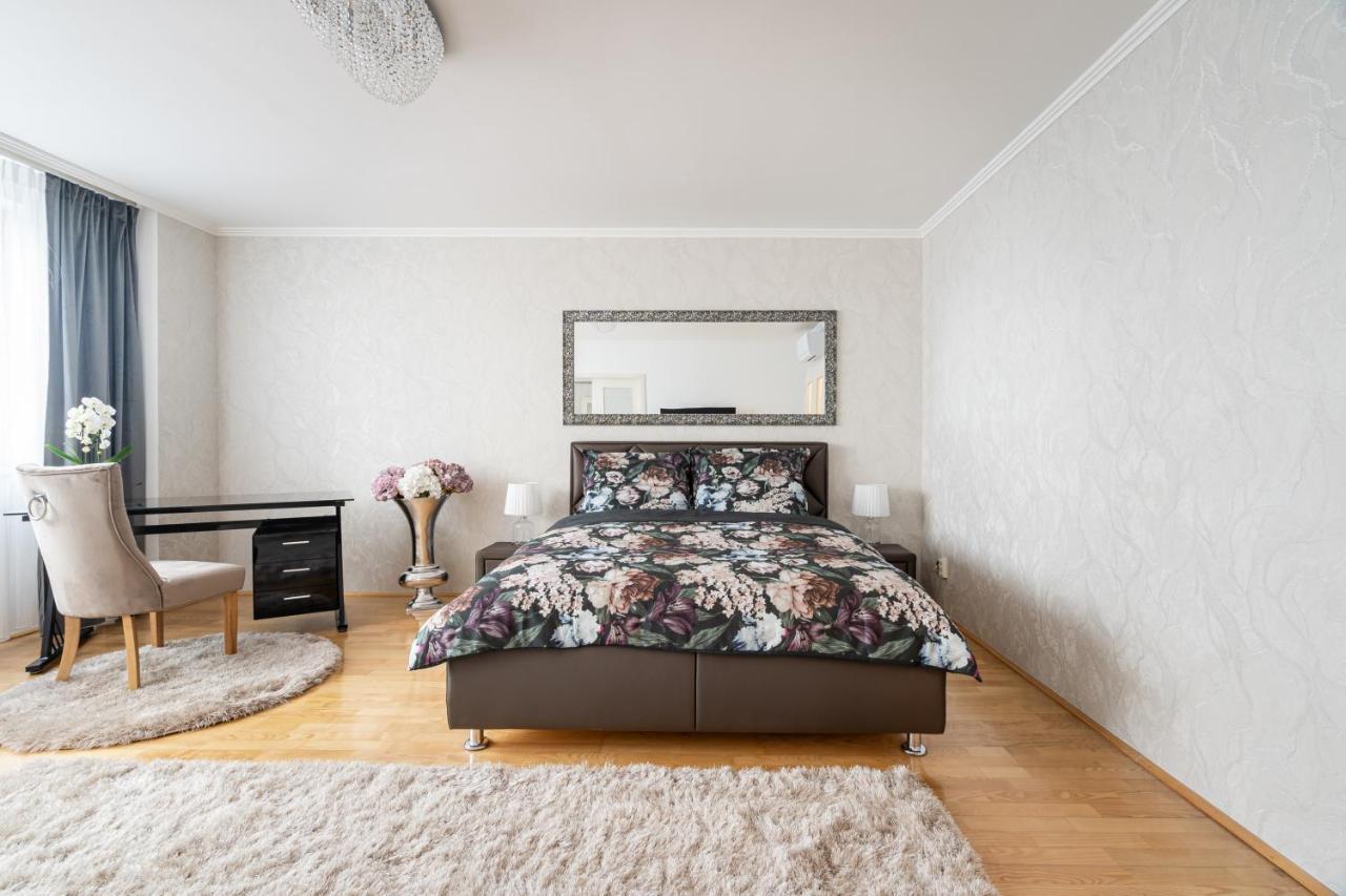 Beautiful Three Bedrooms Apartment With Free Parking Close To The Danube Coast 부다페스트 외부 사진