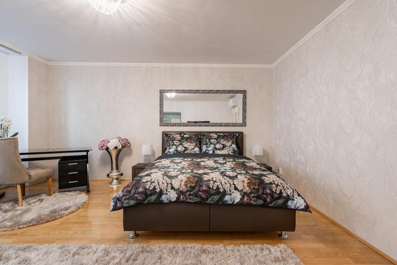 Beautiful Three Bedrooms Apartment With Free Parking Close To The Danube Coast 부다페스트 외부 사진