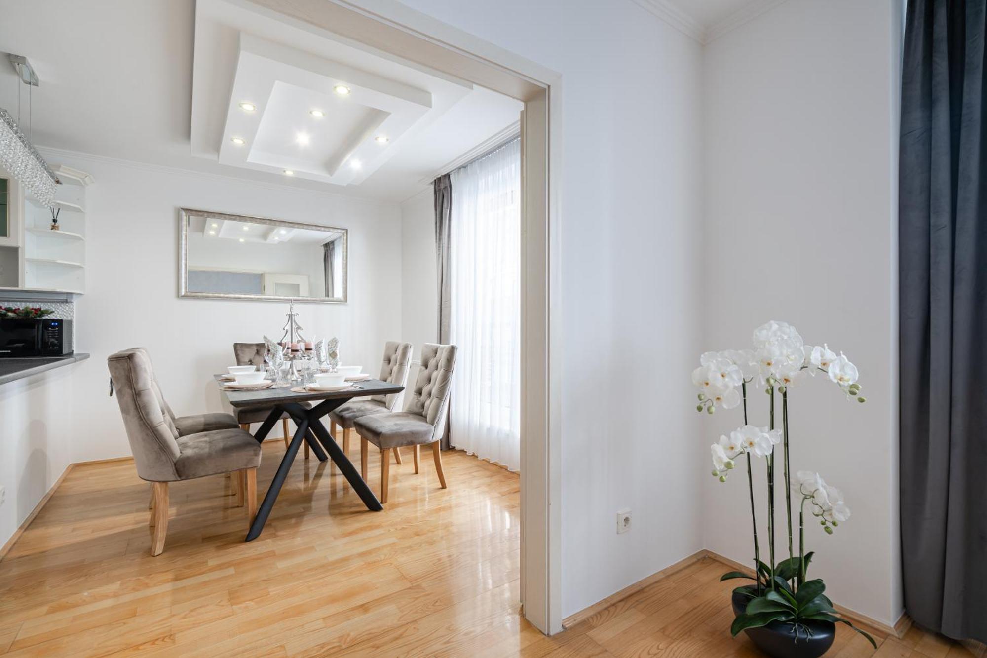 Beautiful Three Bedrooms Apartment With Free Parking Close To The Danube Coast 부다페스트 외부 사진