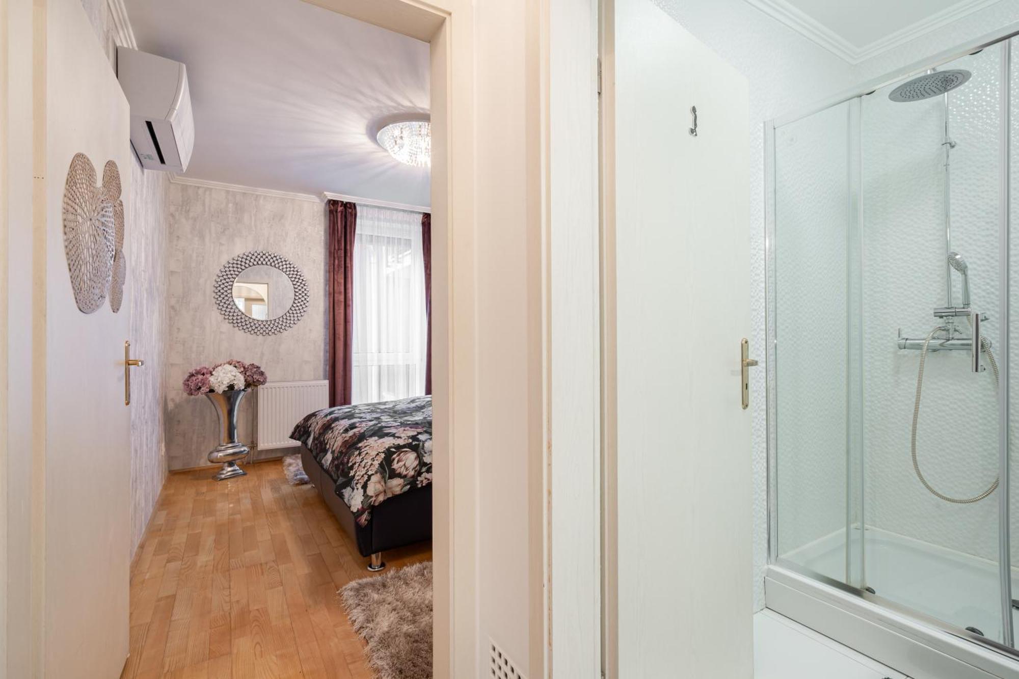 Beautiful Three Bedrooms Apartment With Free Parking Close To The Danube Coast 부다페스트 외부 사진