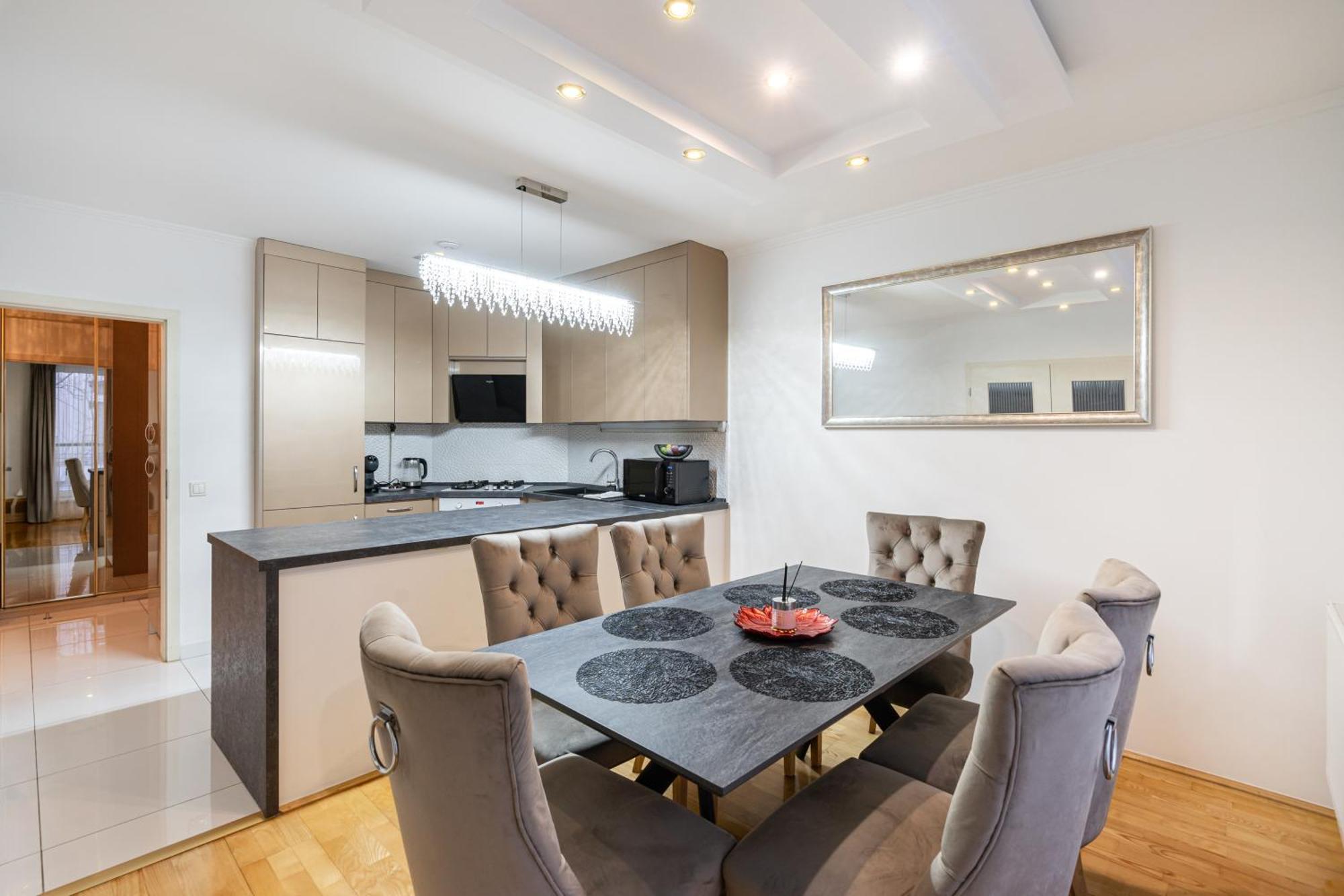 Beautiful Three Bedrooms Apartment With Free Parking Close To The Danube Coast 부다페스트 외부 사진
